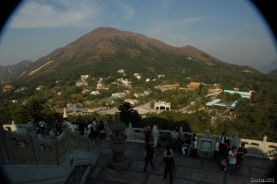 Bodhisat-tvas v pozad Lantau Peak
