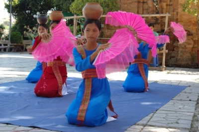 Vietnamsk meniny na sebe upozor?uj u Po Nagaru
