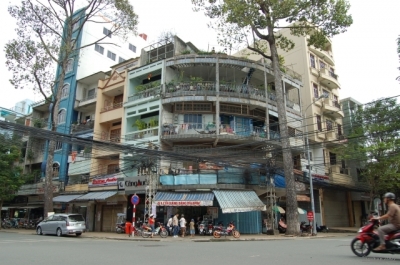 Saigon - veker elektrika vede vzduchem
