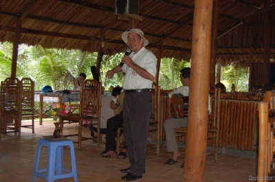 delta Mekongu - n pr?vodce, red bus 3210 .)
